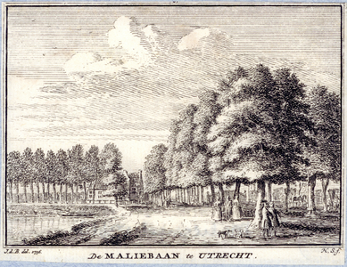 35563 Gezicht op het begin van de Maliebaan te Utrecht vanaf de Maliesingel met links de bocht in de stadsbuitengracht ...